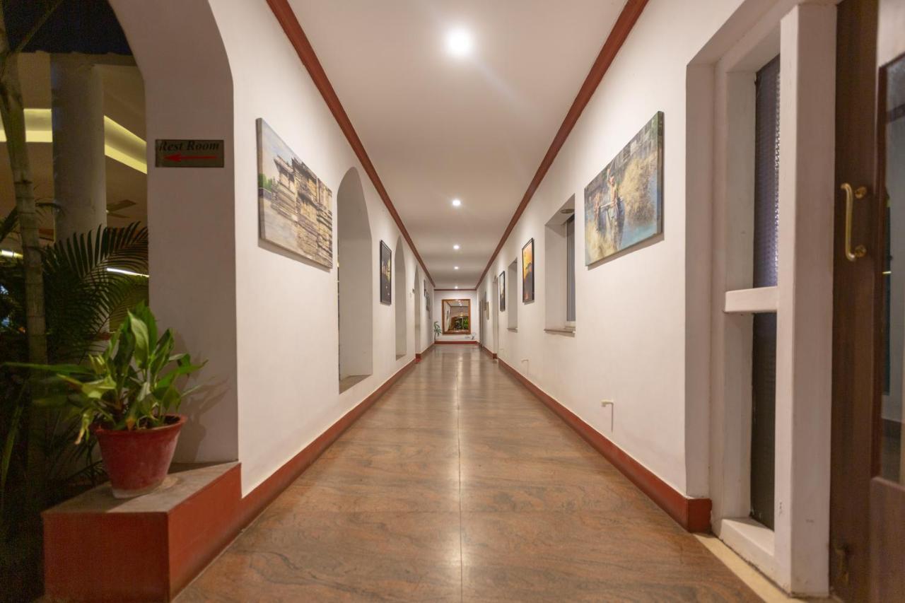 Kstdc Mayura Bhuvaneshwari Kamalapur Hotel